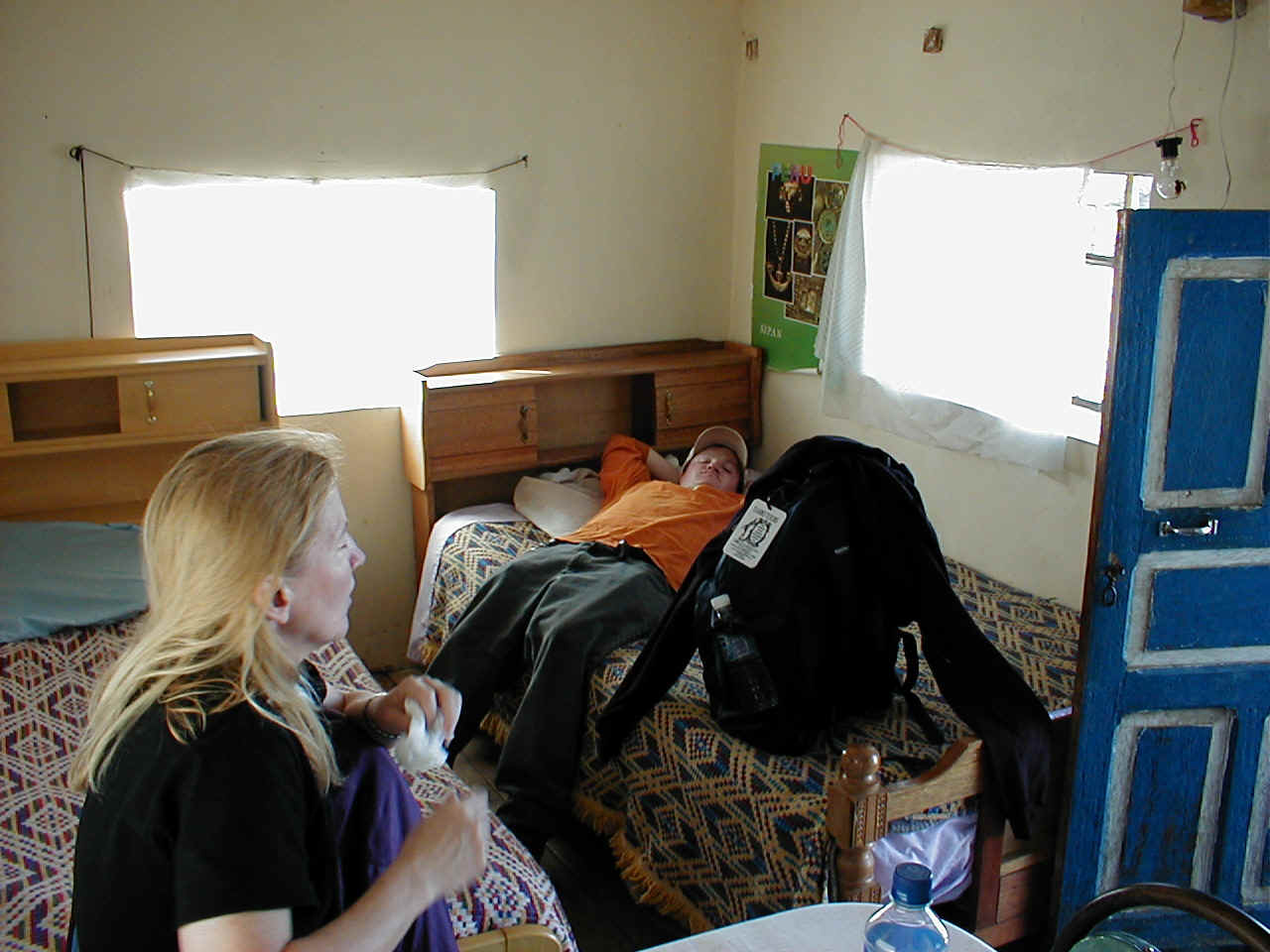 Lake Titicaca island room with family 1.JPG (350630 bytes)